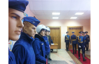 Образцы летно-технического обмундирования "ОКРУГ" представлены Главкому ВВС РФ